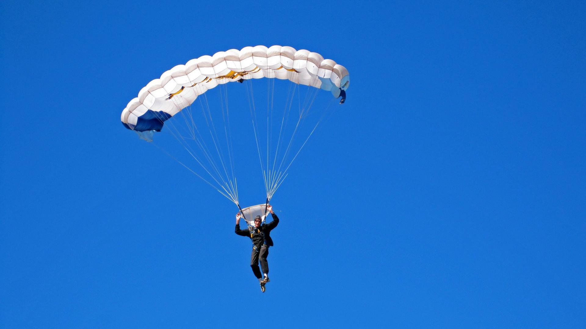 开云-_攀岩+互动大秀：运动与表演的完美融合_，攀岩运动有哪五大功能