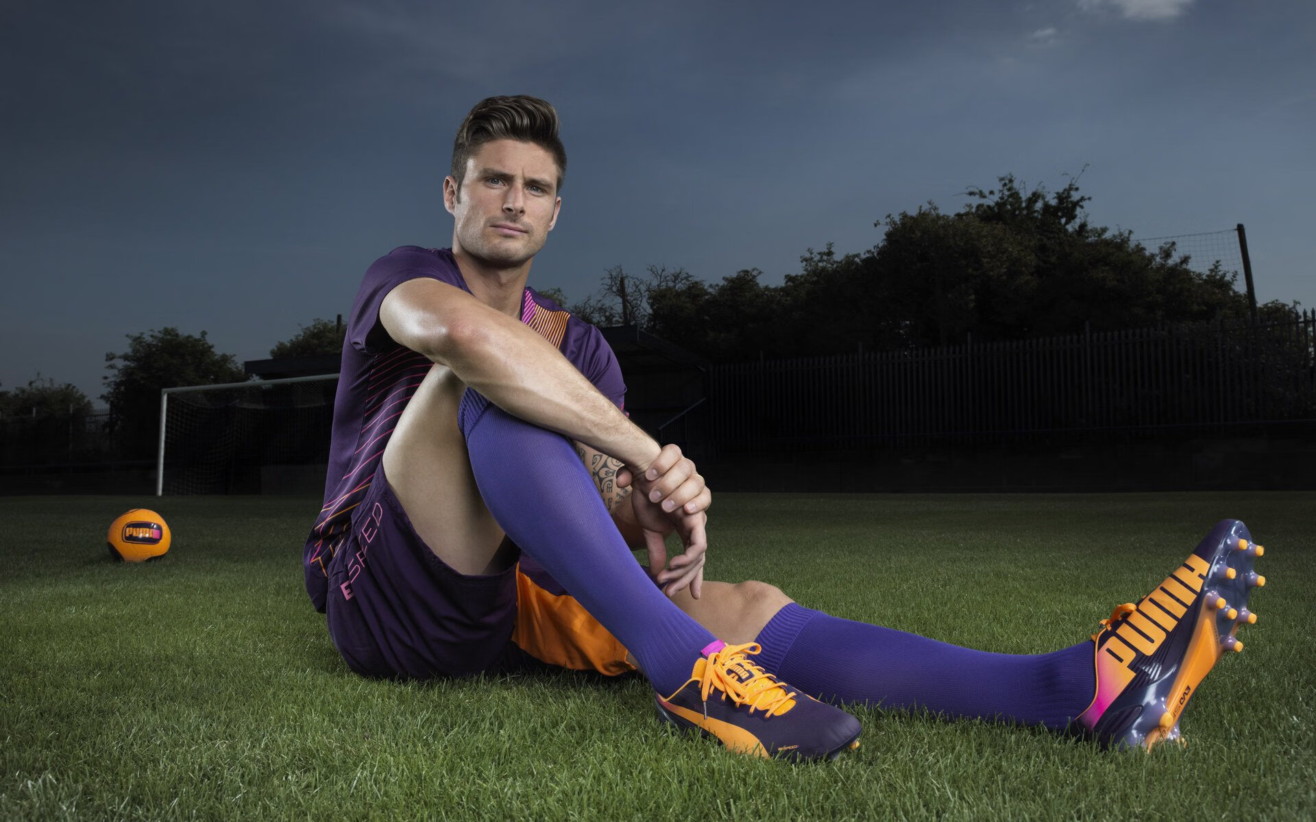 库兹马诺维奇在巴黎奥运会手球比赛中多次扑救关键球，库兹马首发